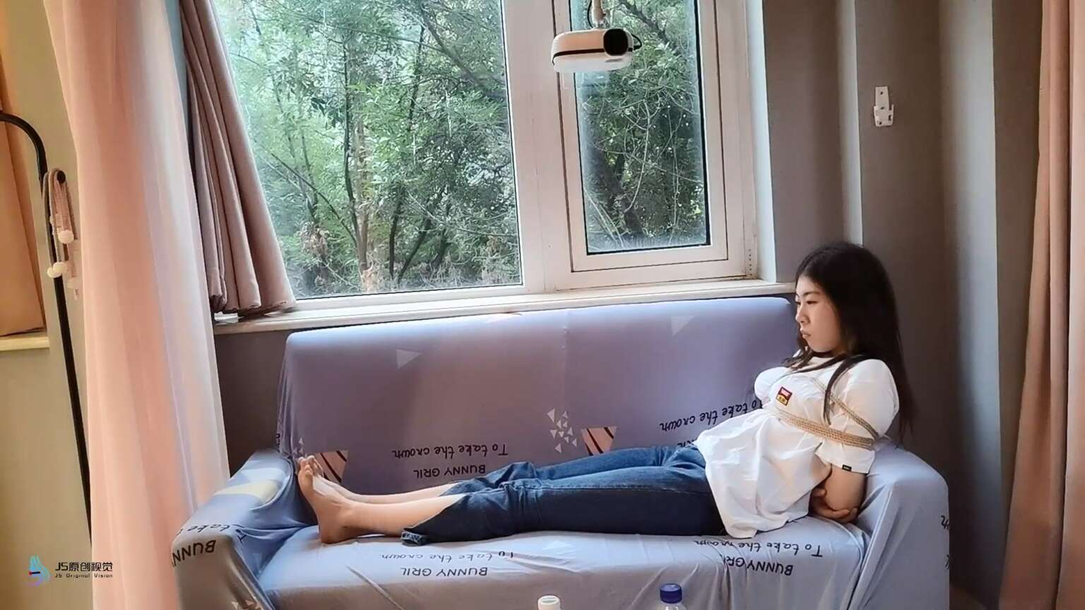 阿木原创工作室，你的打扮有点老土！