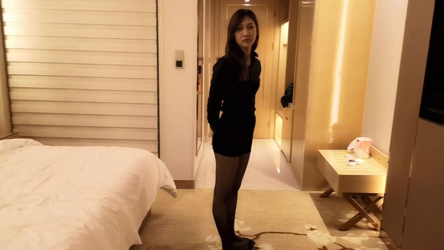 江山原创，这个女生真的好瘦呀！