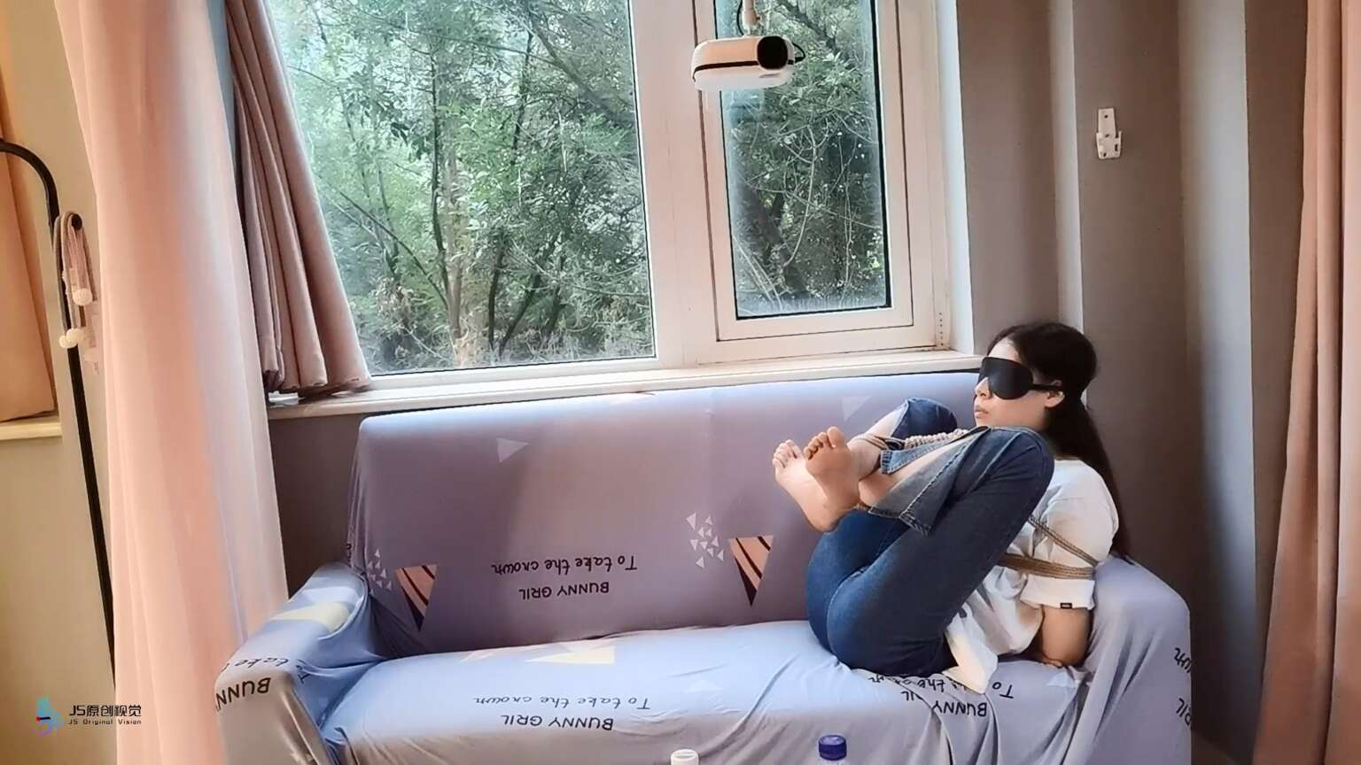 阿木原创工作室，你的打扮有点老土！