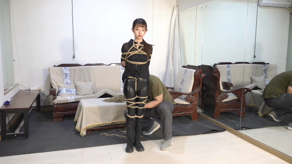 美束映画，这个白领真漂亮！