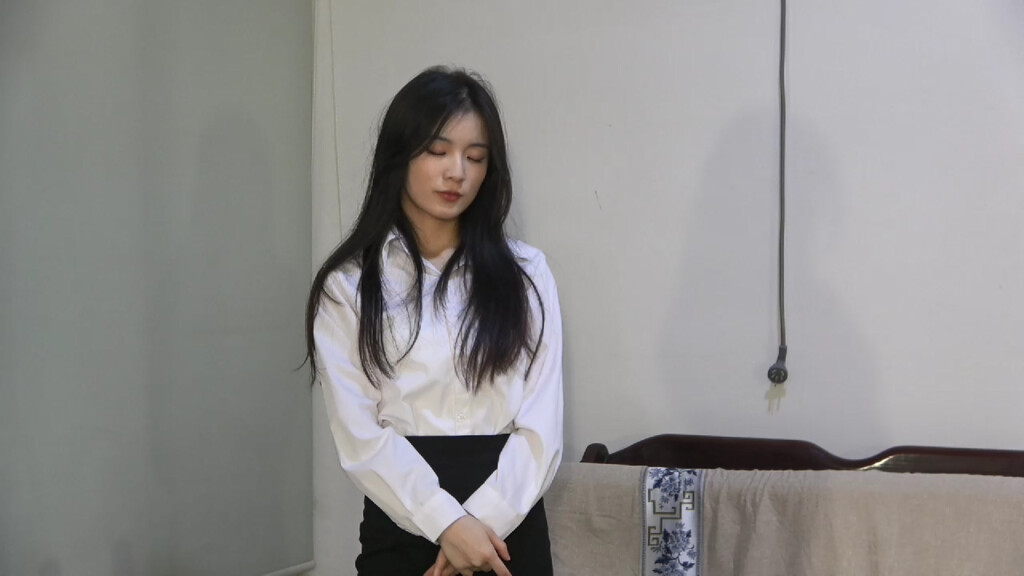 美束映画，这个白领真漂亮！