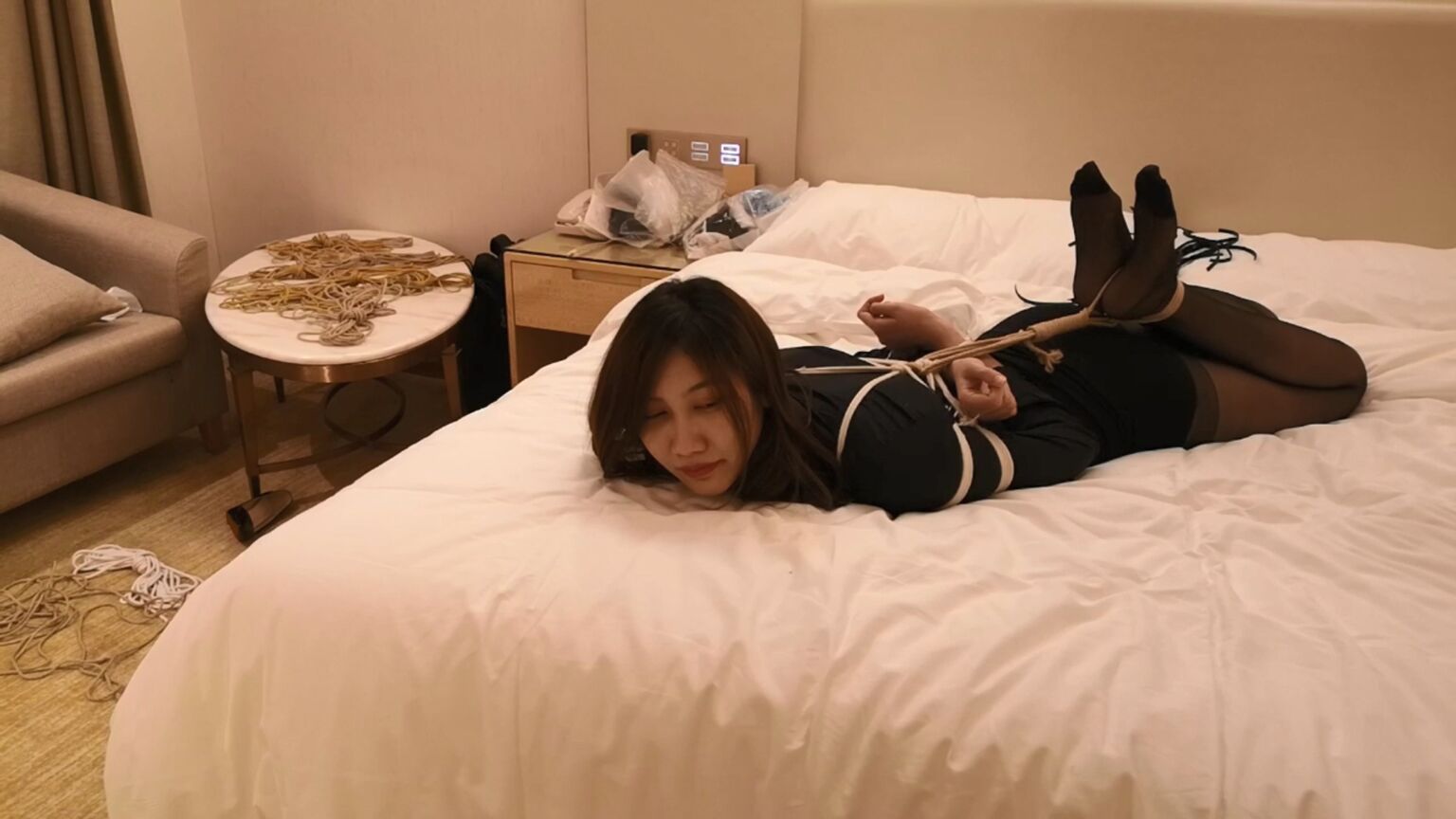 江山原创，这个女生真的好瘦呀！