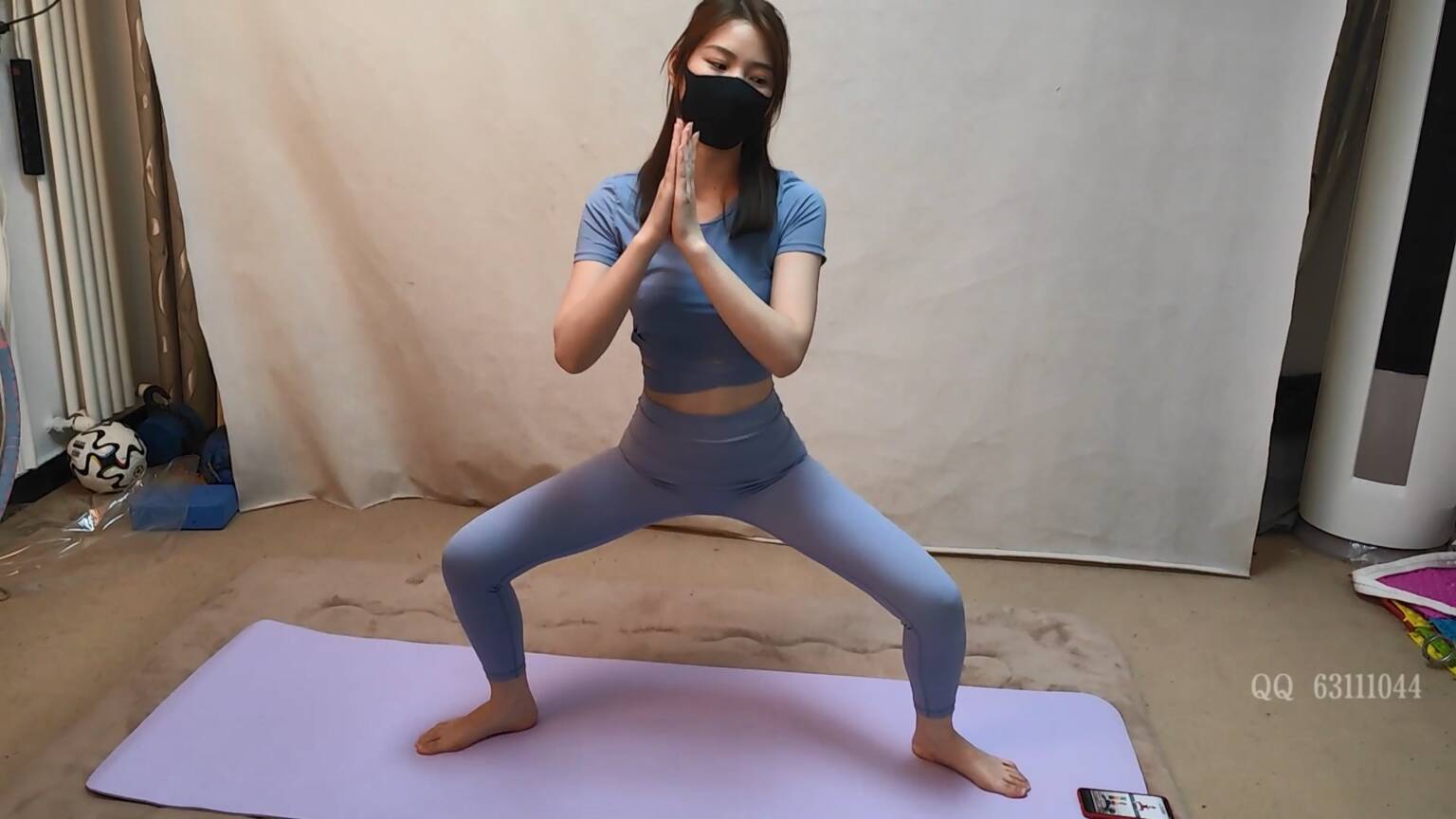 随心原创，艾琳是在练习瑜伽动作吗？