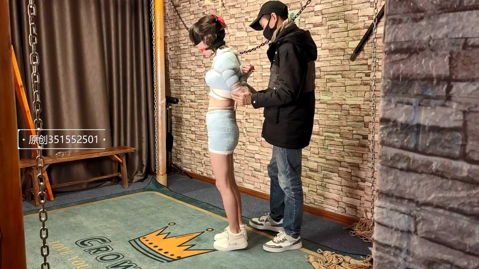 天逸影画，你为什么要跪着？