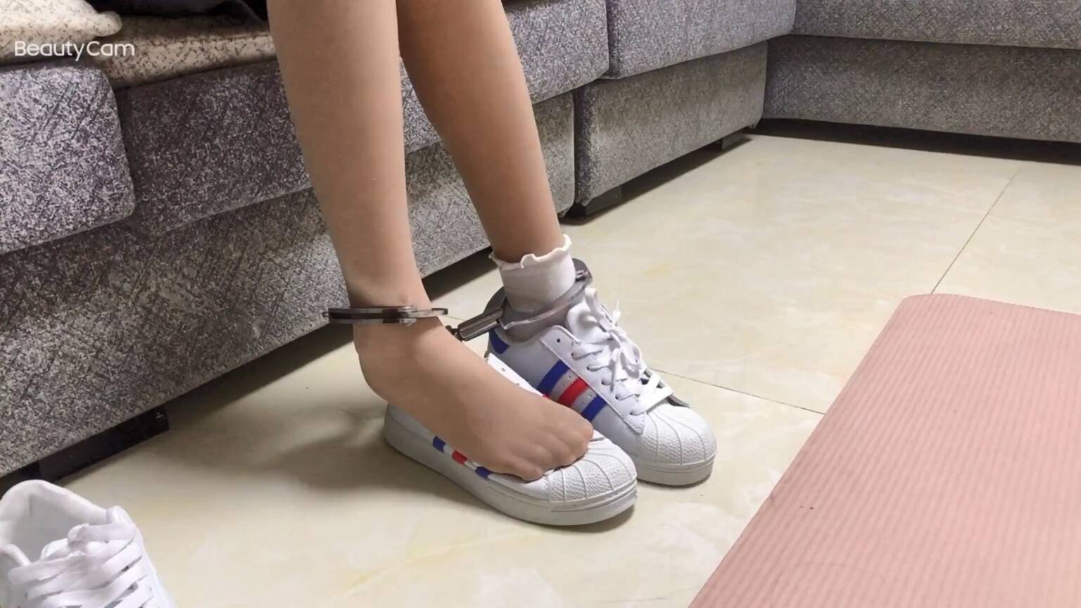 新月原创，雨涵的头发真飘扬！