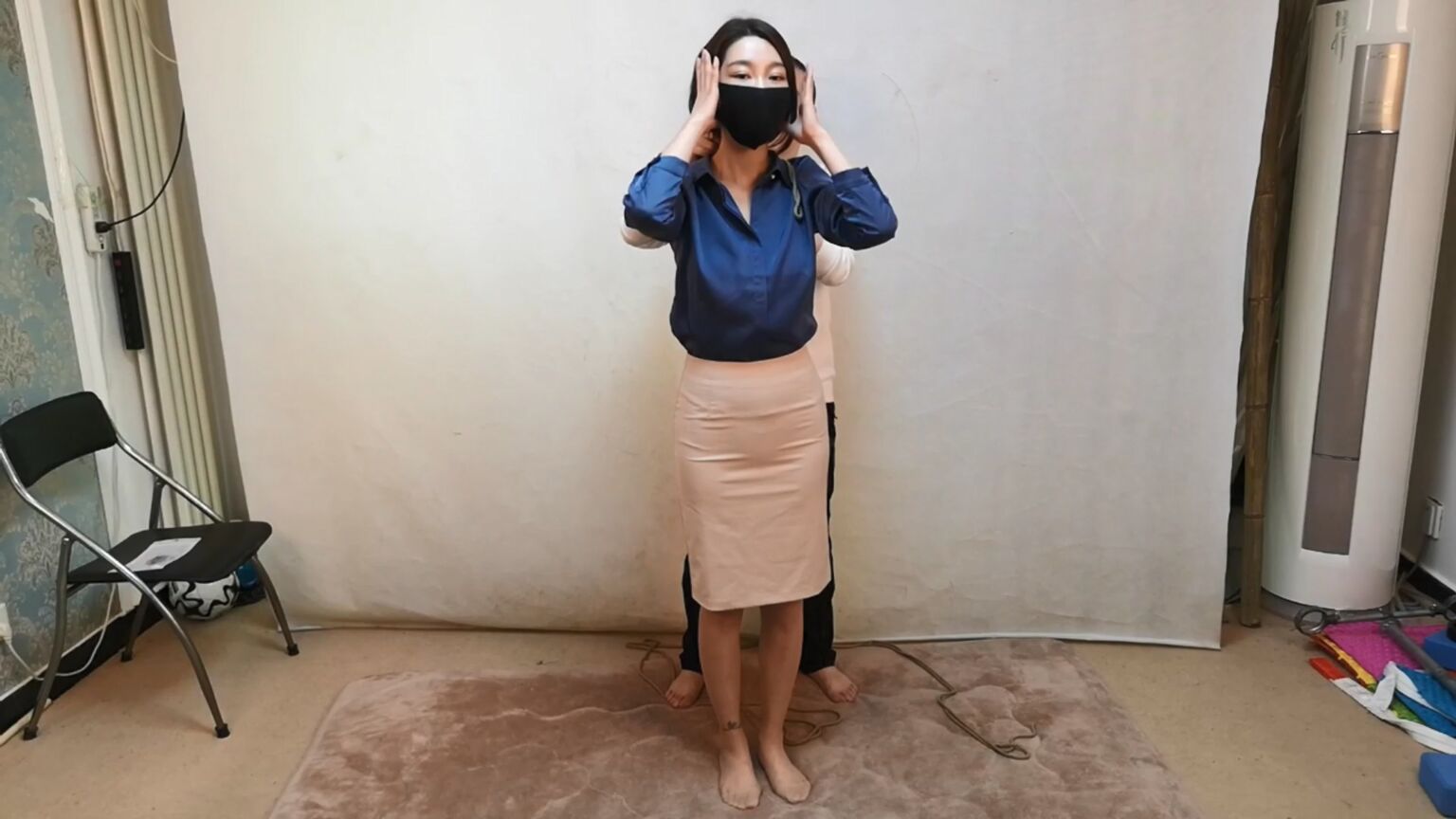 小羽原创，蓝衬衣配白裙子真精神！