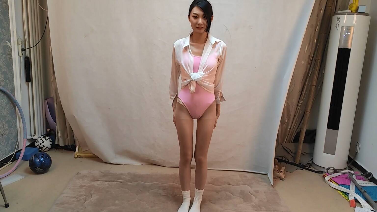 神艺缘，粉色裙子好看么？