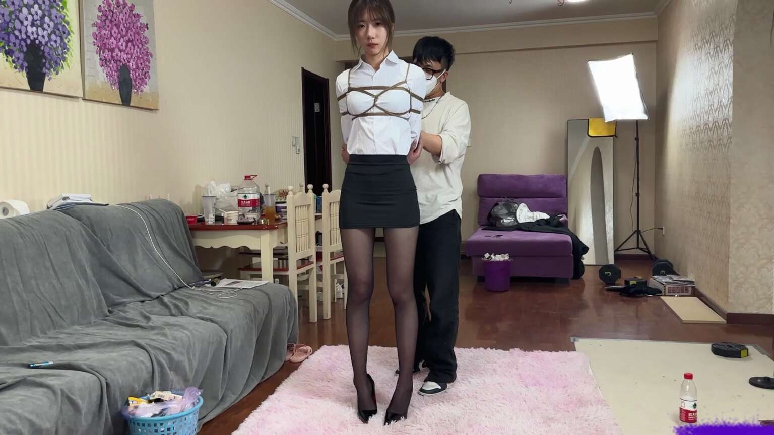 1018原创，白衬衣配黑袜子很好看！