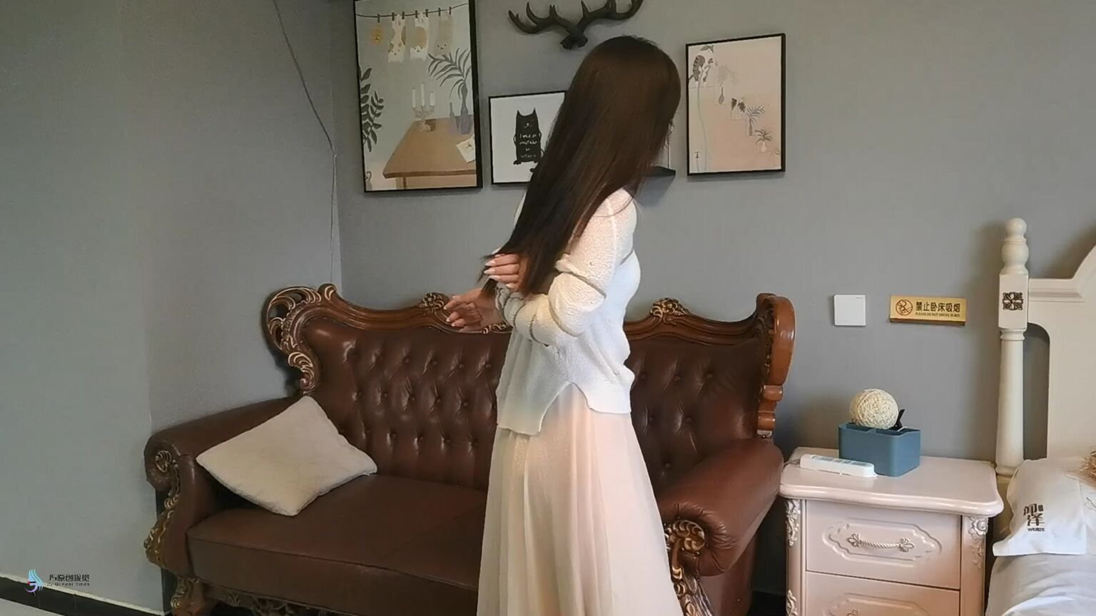 js原创，这个白色裙子好看吗？