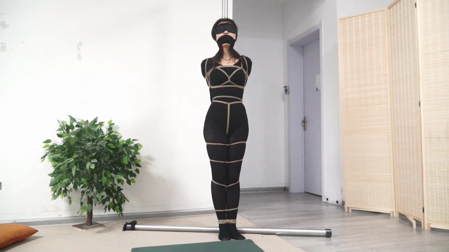 逍遥原创，黑衣服好看还是白衣服好看？