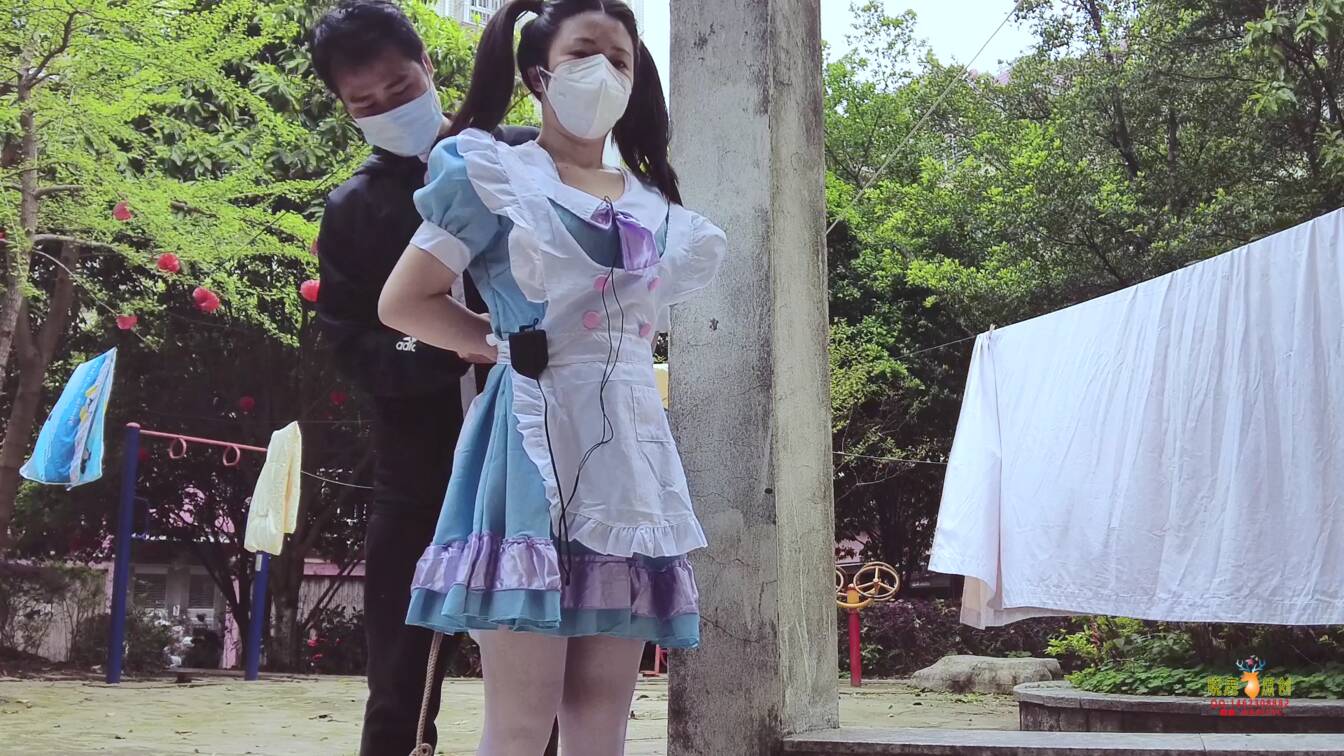 鹿角与猫爪，这个女生真的胆大！