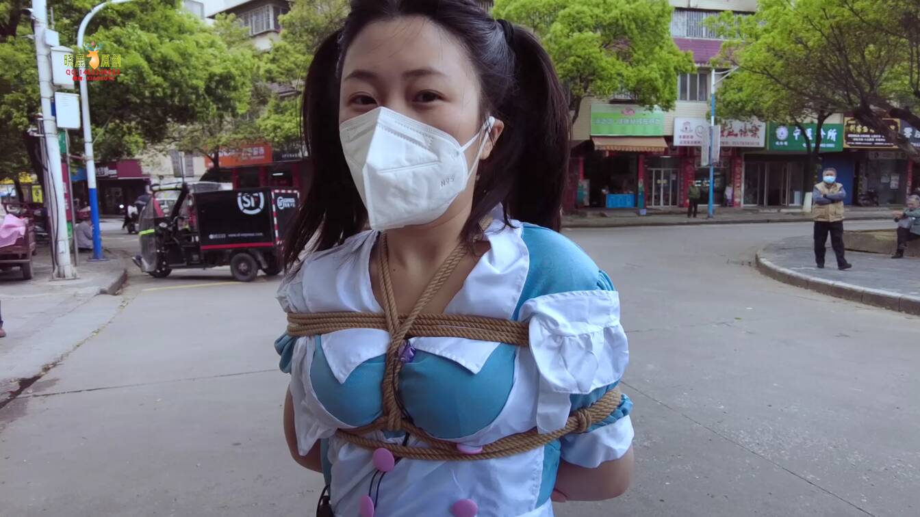 鹿角与猫爪，这个女生真的胆大！