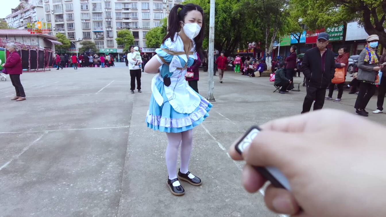 鹿角与猫爪，这个女生真的胆大！