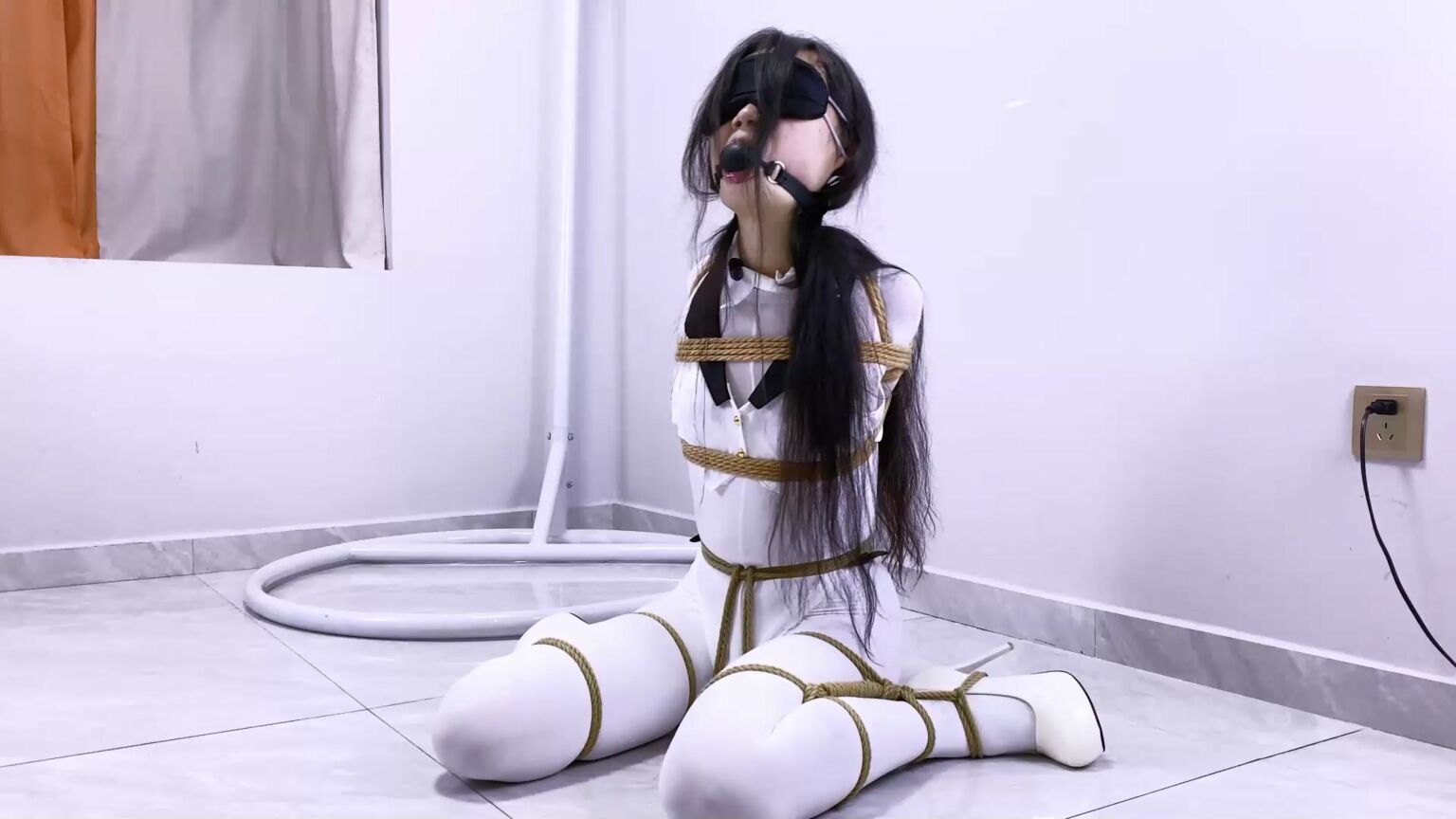 嗷大喵，白色衣服很不错！